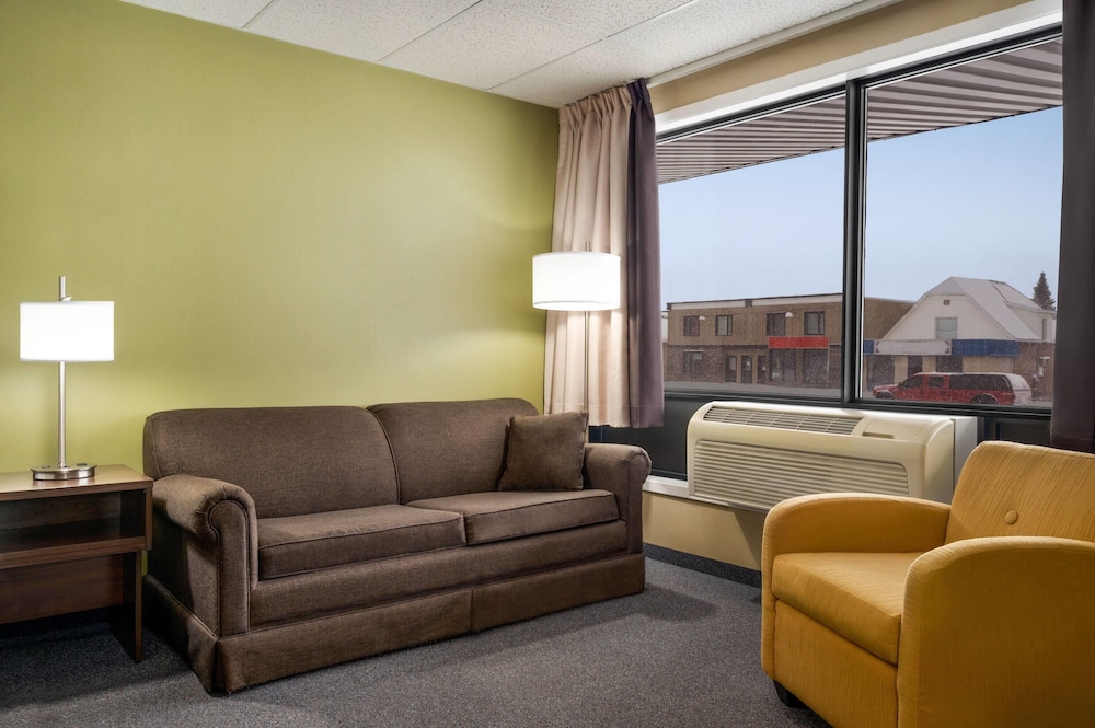 Super 8 By Wyndham Hearst On 26/48