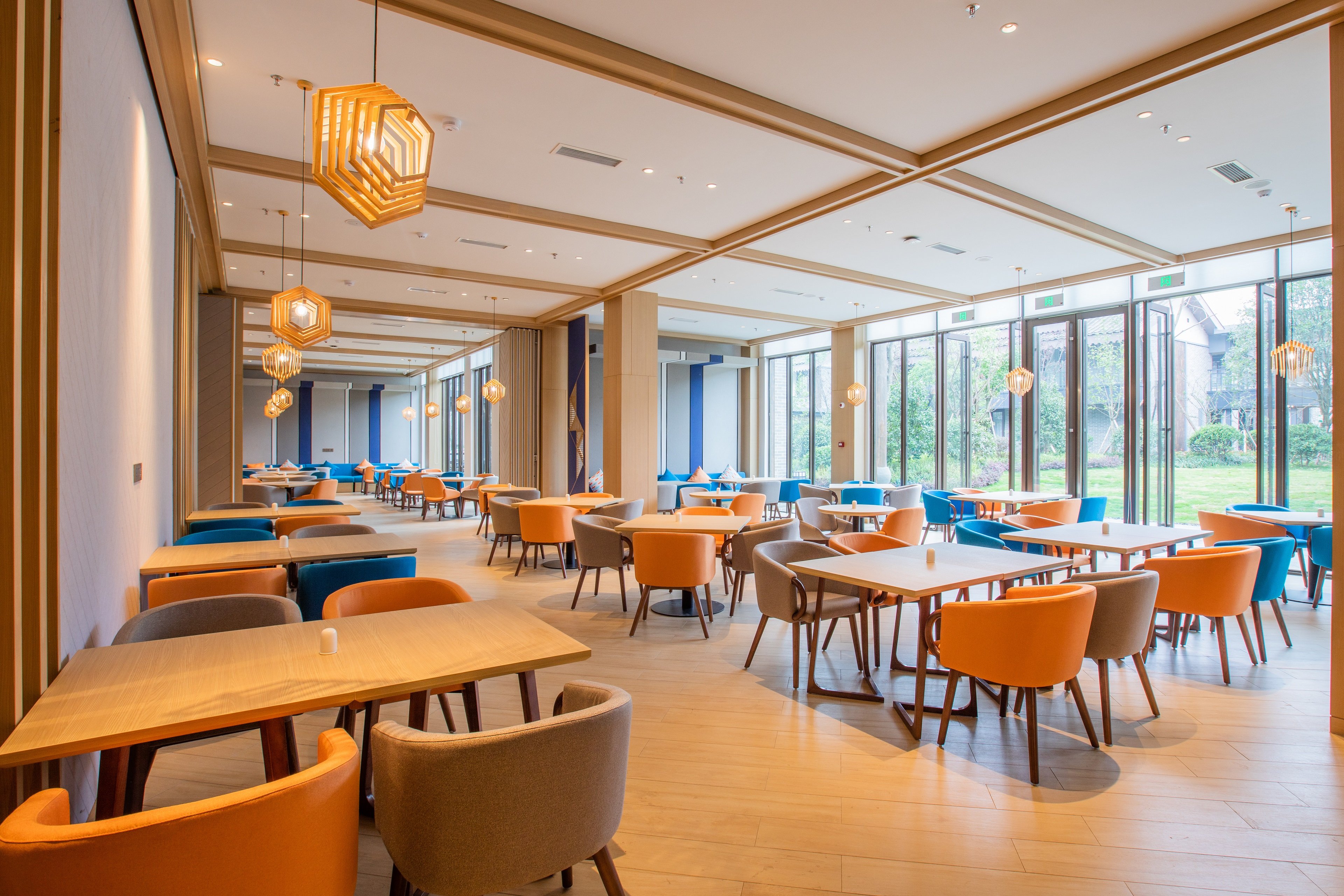 Holiday Inn Express Guizhou Qinglong 24/43