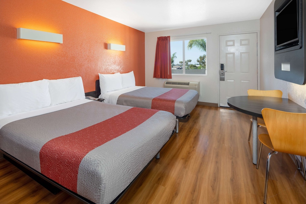 Motel6 Ventura, CA - South 21/61