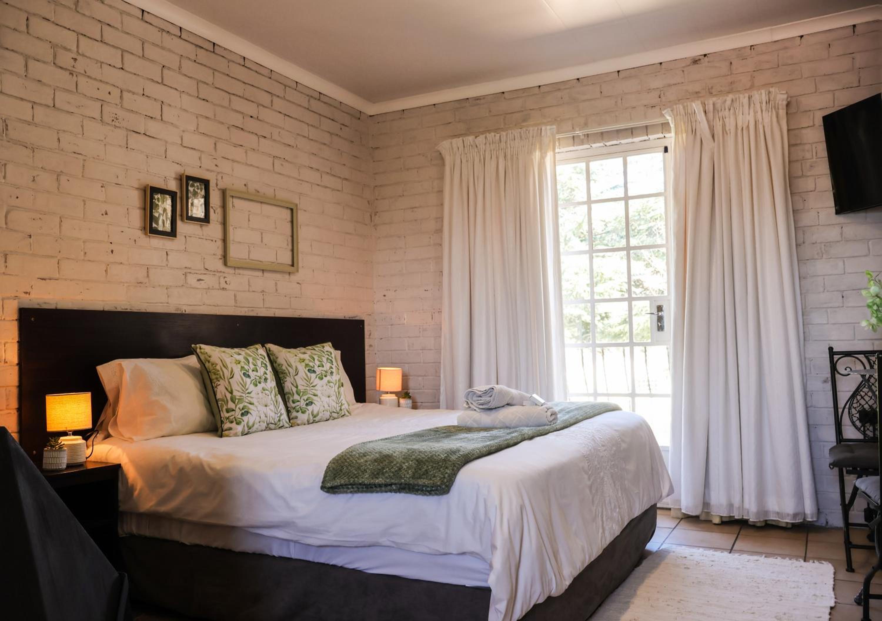 Eddies B&B/Self-catering 8/30