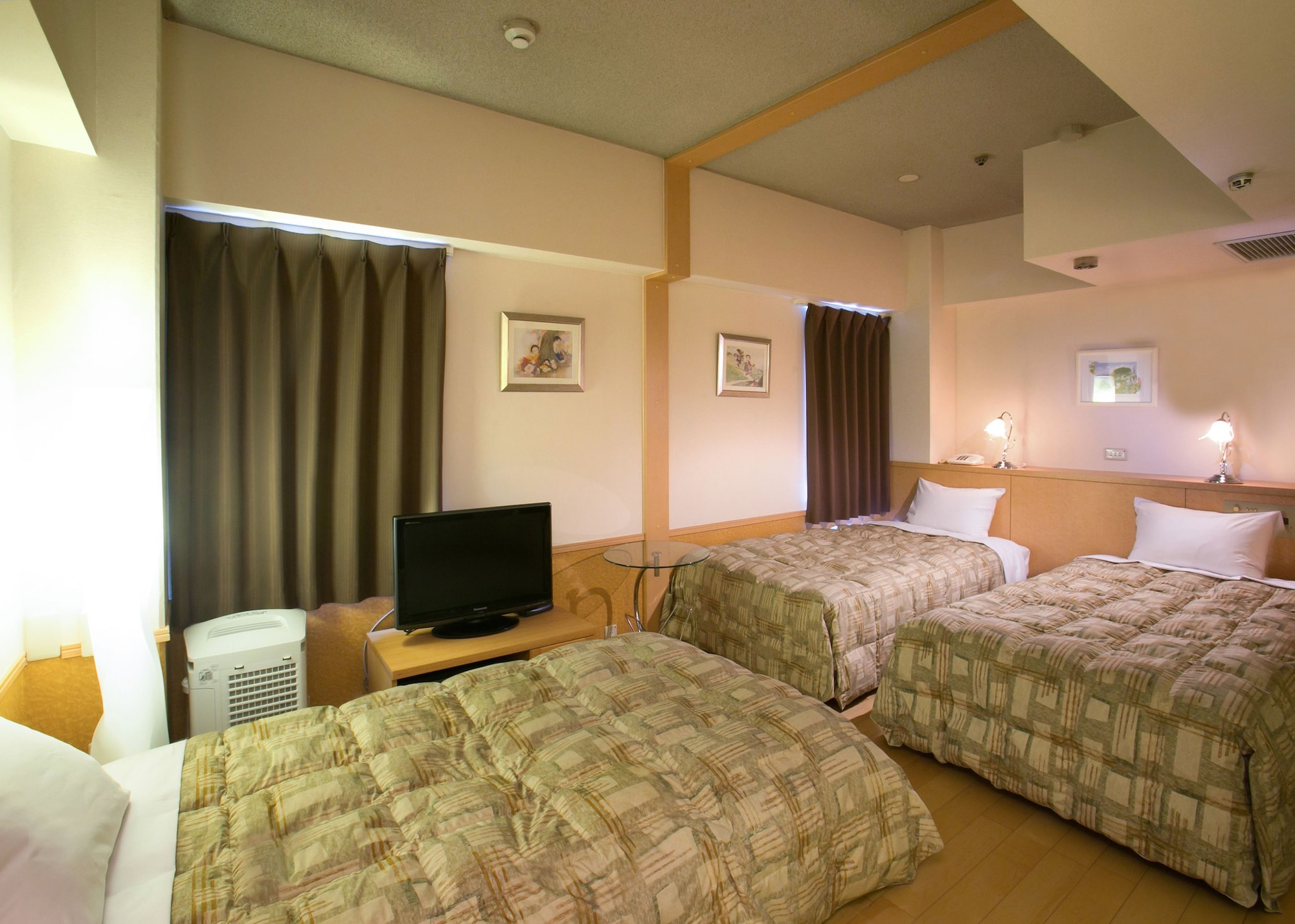 ROOM, TRIPLE