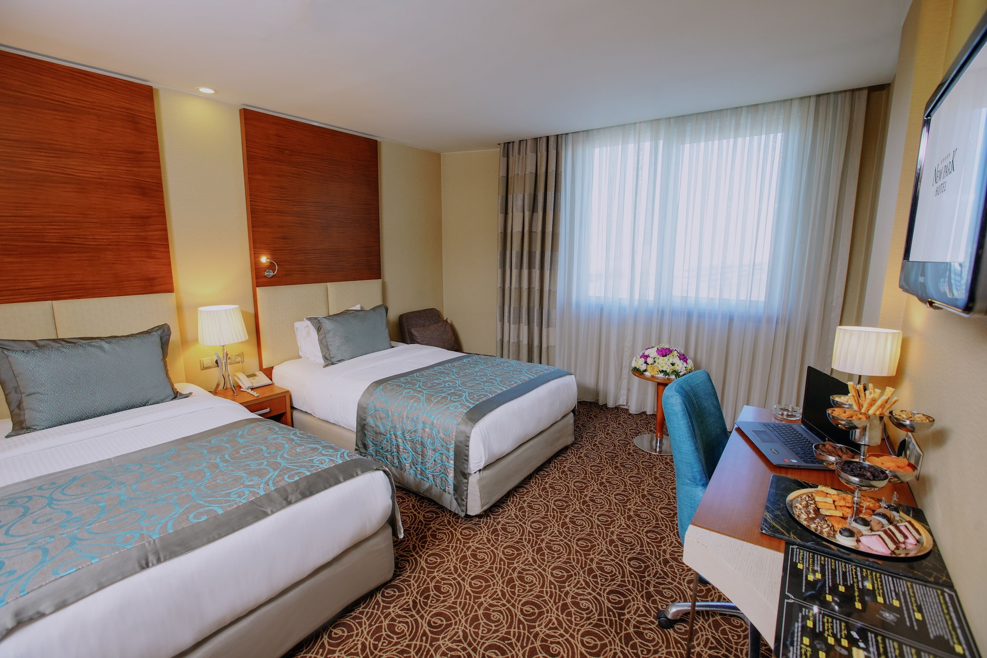 DELUXE, TWIN BEDS, PARK VIEW
