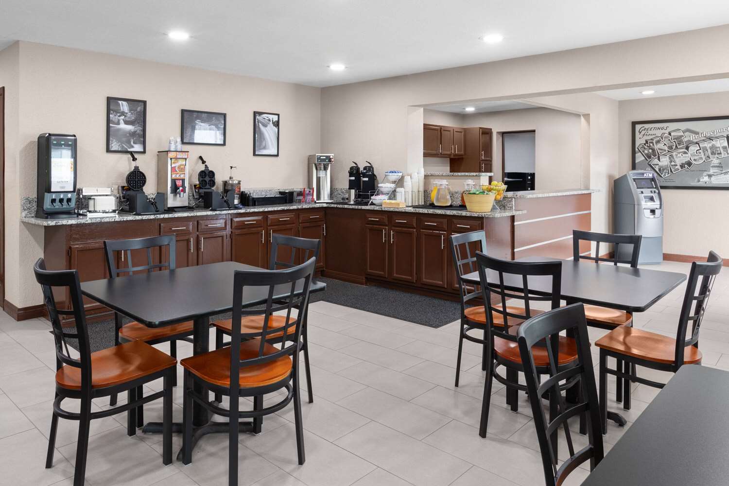 Super 8 by Wyndham Bridgeport-Clarksburg 15/28