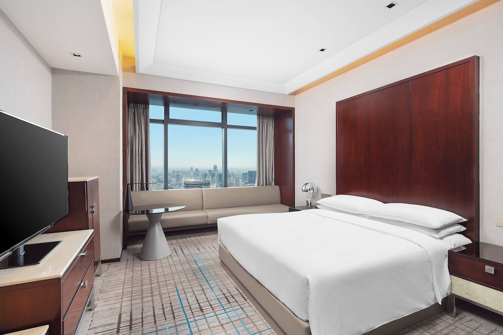 2 Bedrooms, Suite, 2 Double Beds, King Bed, Skyline View, Club Lounge Access