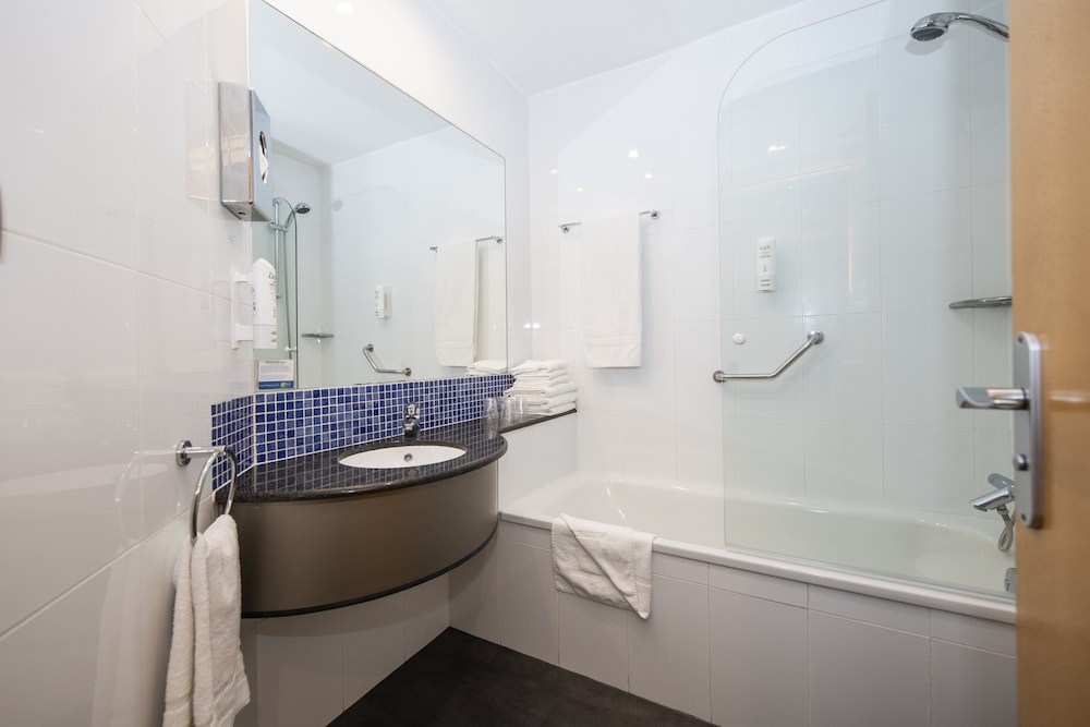 غرفة قياسية بسرير مزدوج مع أريكة، Holiday Inn Express Barcelona Montmelo 5/6