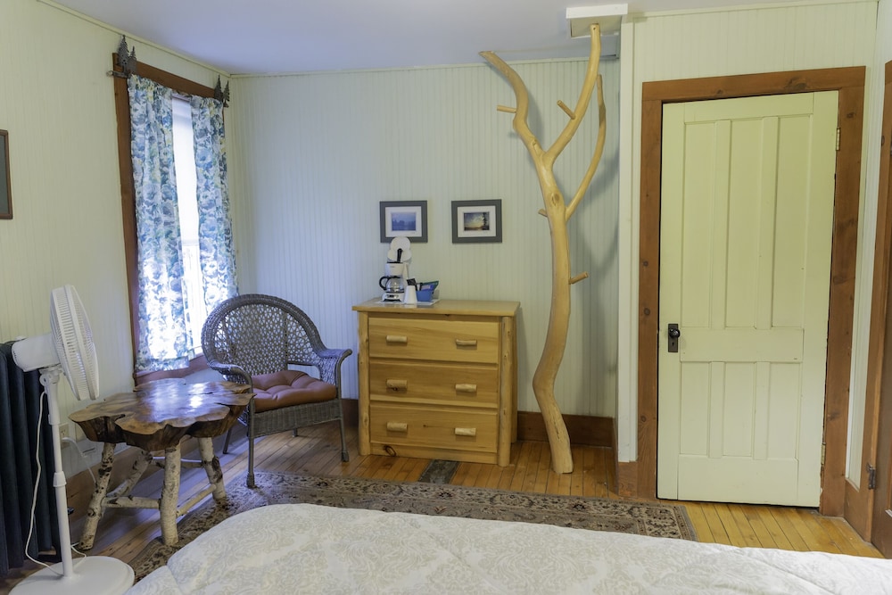 The Woods Inn 6/61