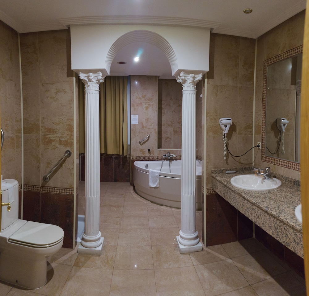 Hotel Triana 43/46