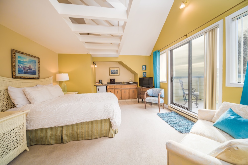 Somerset, Queen Bed, Balcony