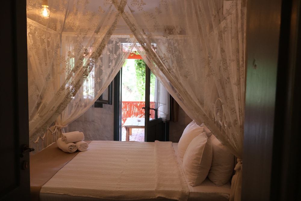 SUPERIOR, DOUBLE BED