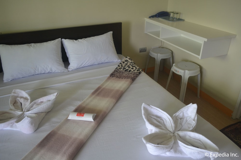 Aroha Hotel 8/39