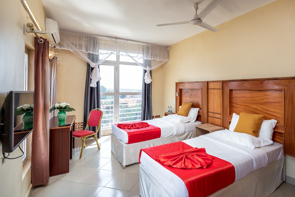 Pulickal Airport Hotel 17/50