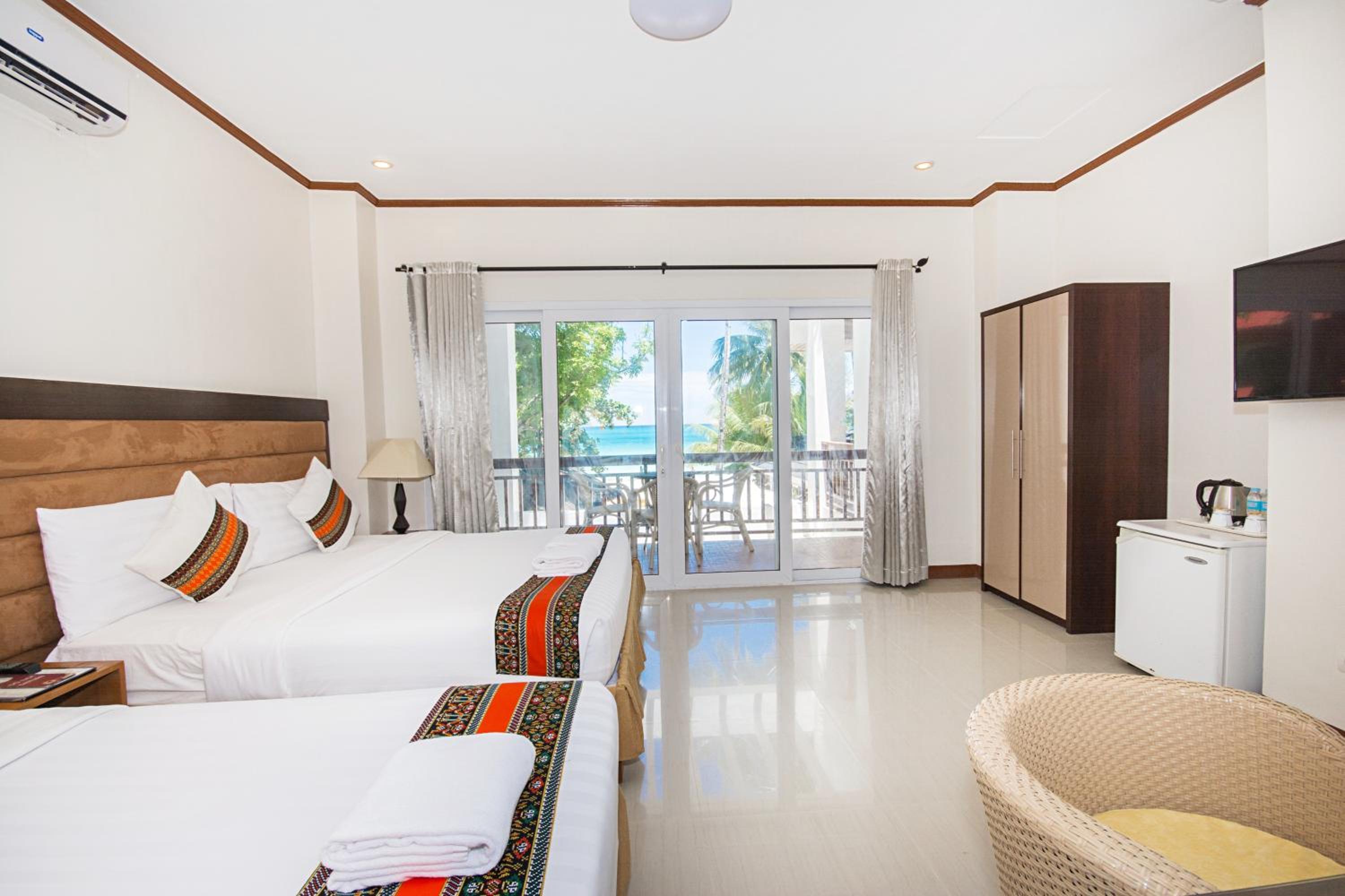 Superior, Beach Front, Balcony