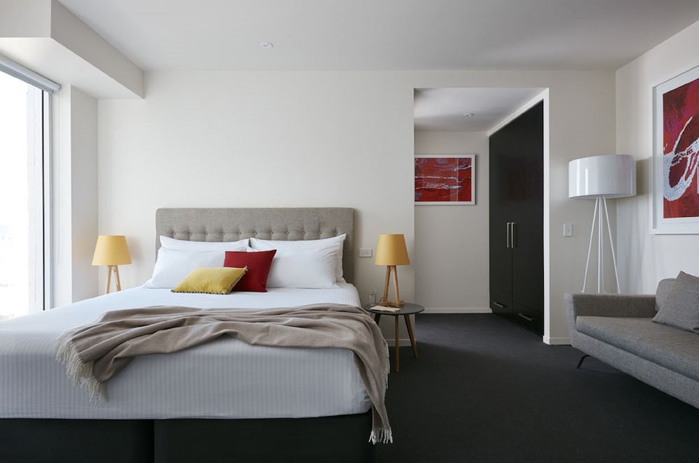 2 BEDROOMS, 2 BATHROOMS