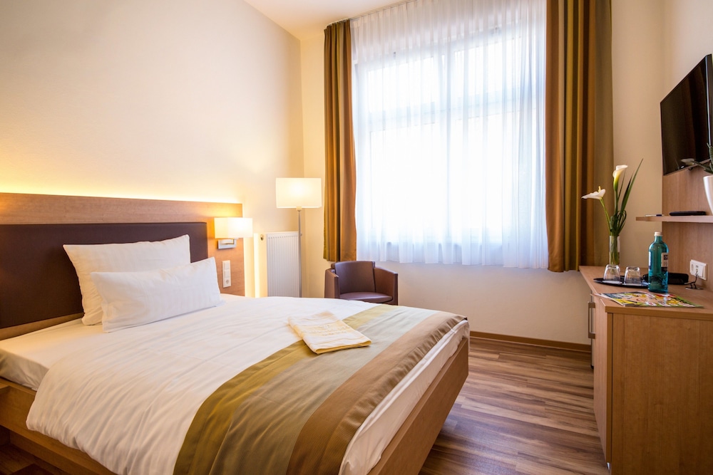 Hotel & Restaurant Goldener Pflug 31/77