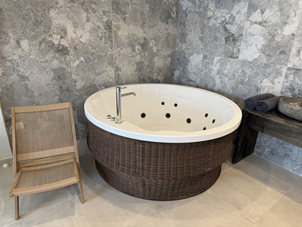 The Noverian Bios Santorini Boutique Hotel 55/78