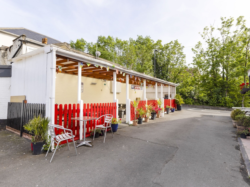 OYO Old Oak Tree Inn 36/37