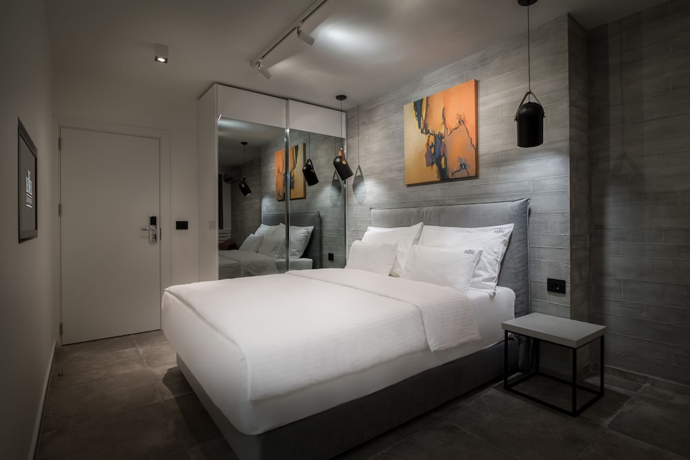 Level Luxury Suites 23/55