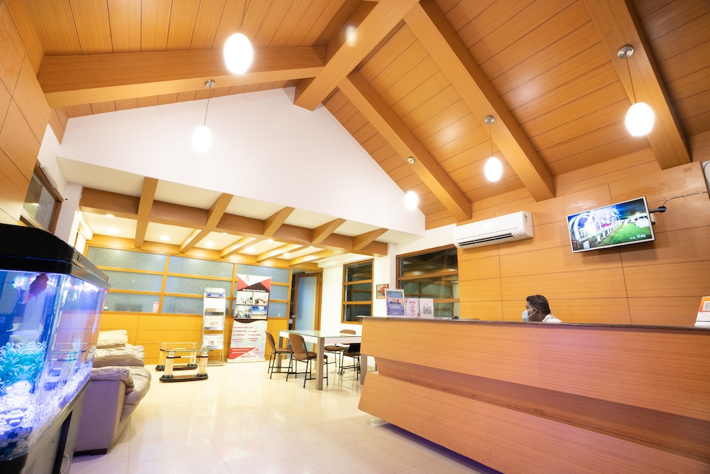 Shelter Beach Resort 8/66