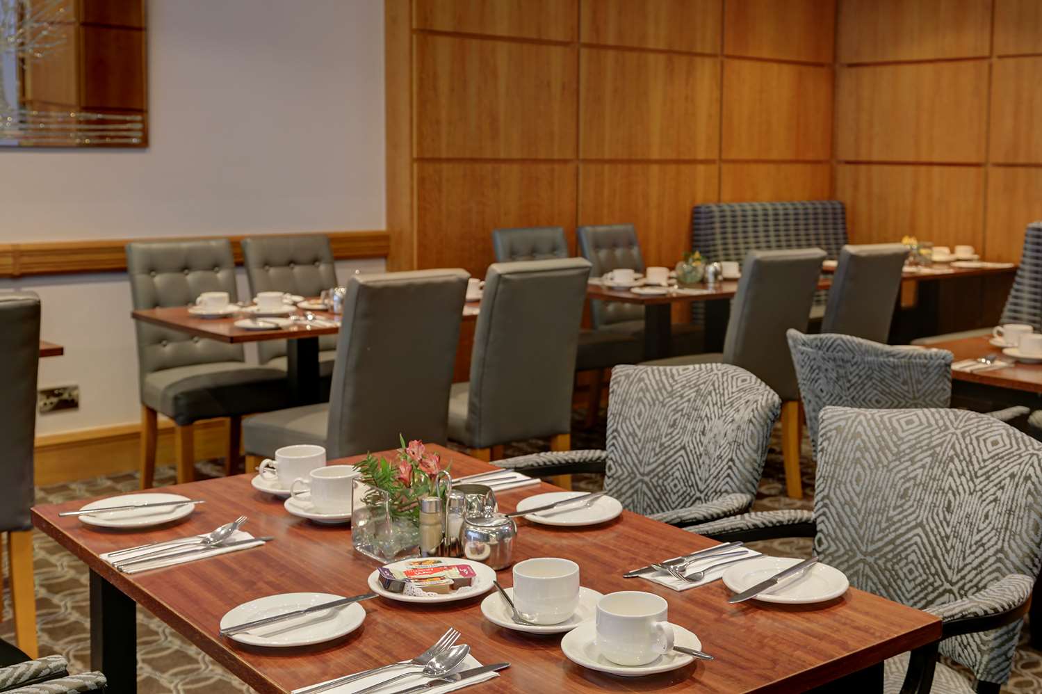 Best Western Kings Manor Hotel 40/56