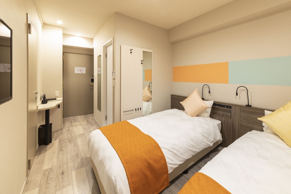 CONNECTING, TWIN BEDS