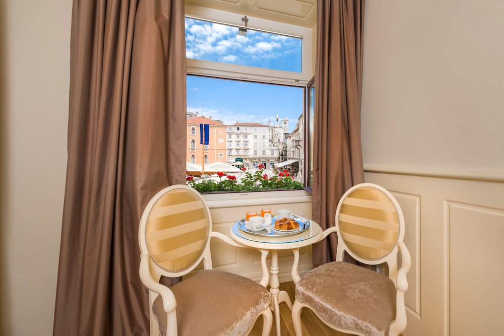 Piazza Heritage Hotel 56/76
