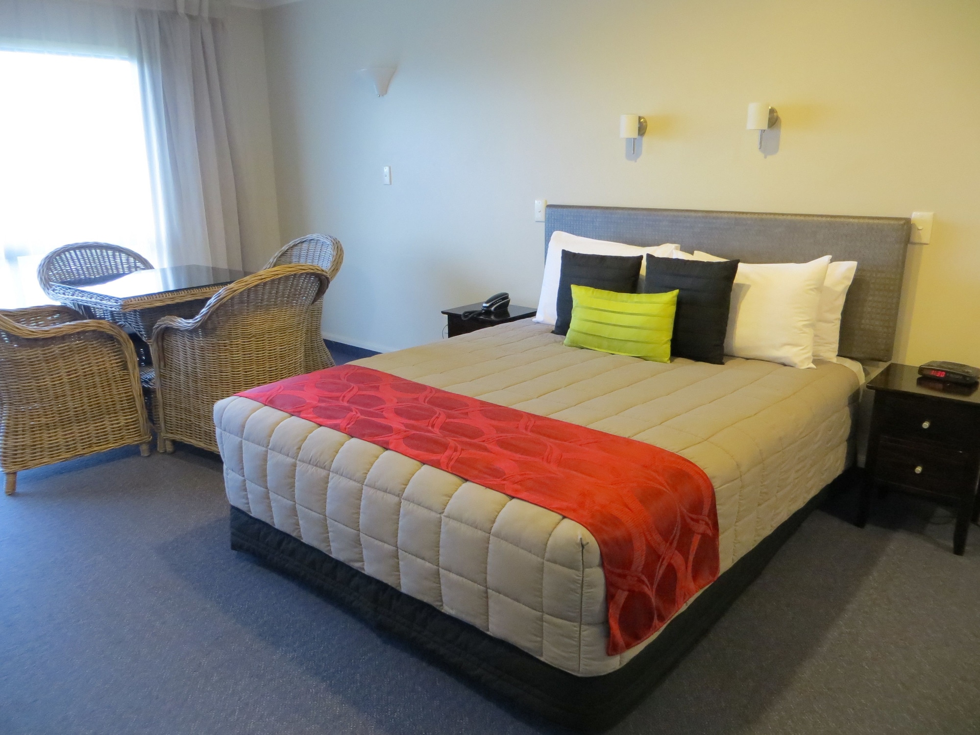 2 Bedrooms, Suite, 1 Single and 2 Queen Beds