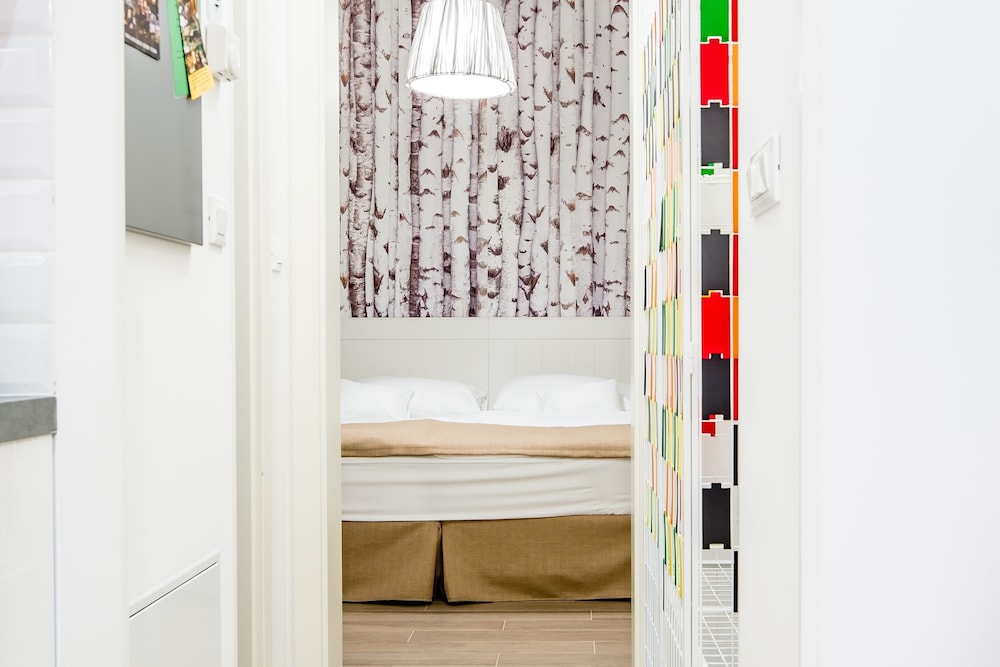 White House Bela Hisa 47/50