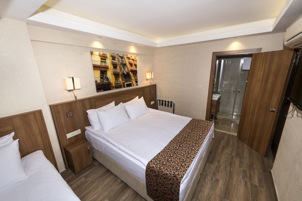 B Guest Hotel 23/66