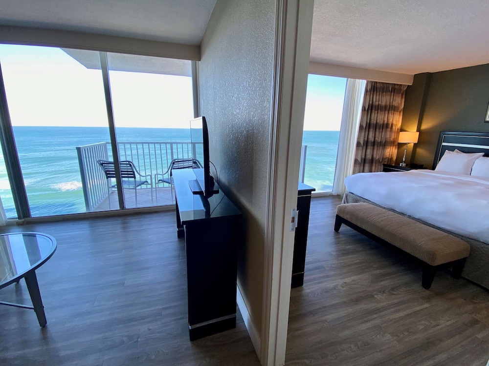 Radisson Suite Hotel Oceanfront 26/64