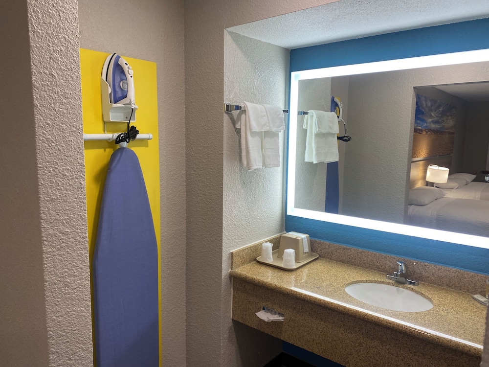 Days Inn By Wyndham El Paso West 46/50