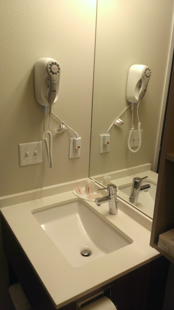 Microtel Inn And Suites By Wyndham Binghamton 15/34