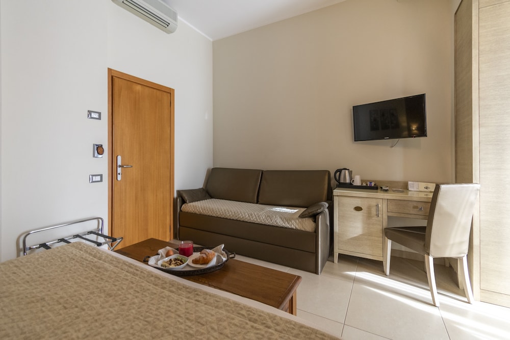Hotel Villa Tiziana 35/50