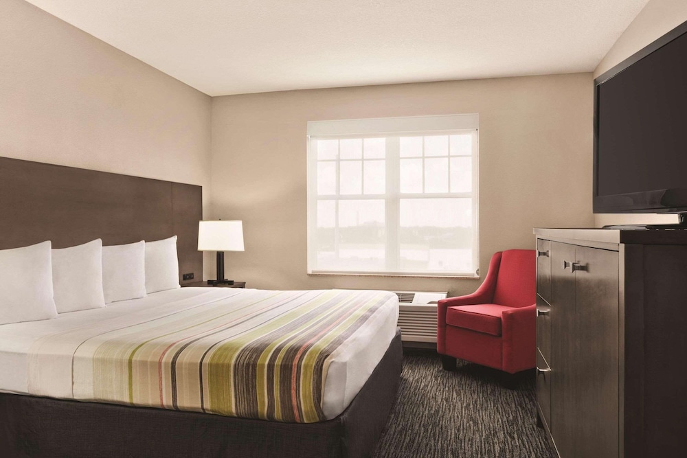 UPGRADE, STUDIO, KING BED, ACCESSIBLE