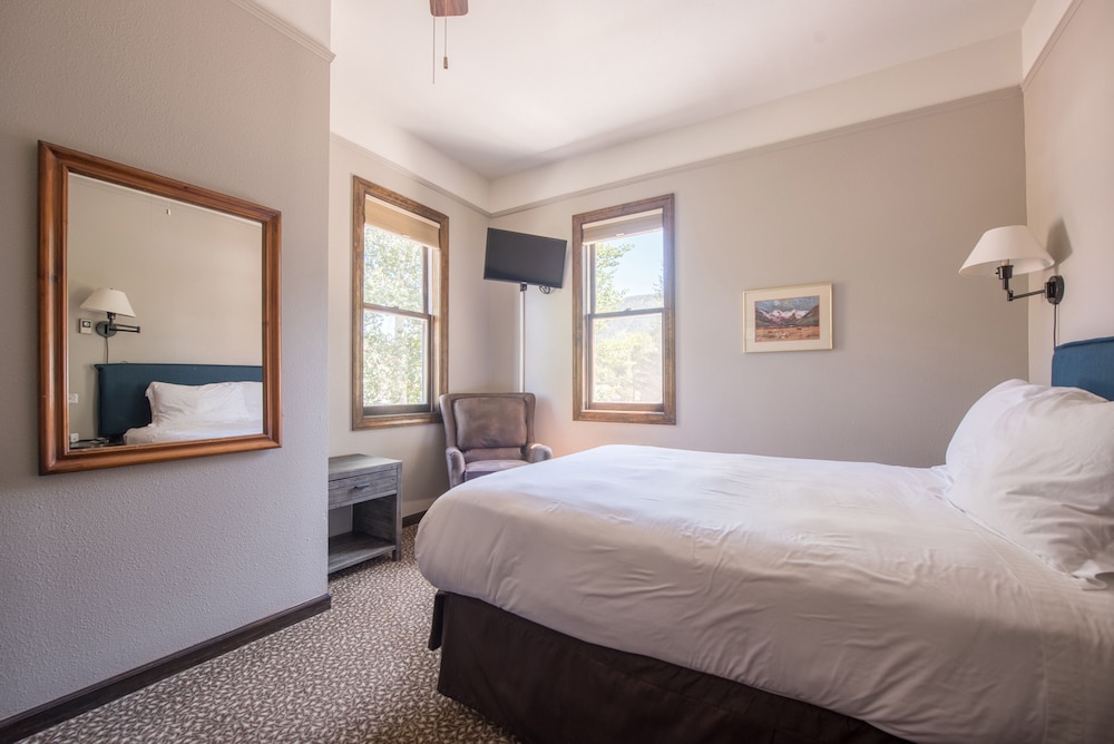ELK MOUNTAIN LODGE 22/61