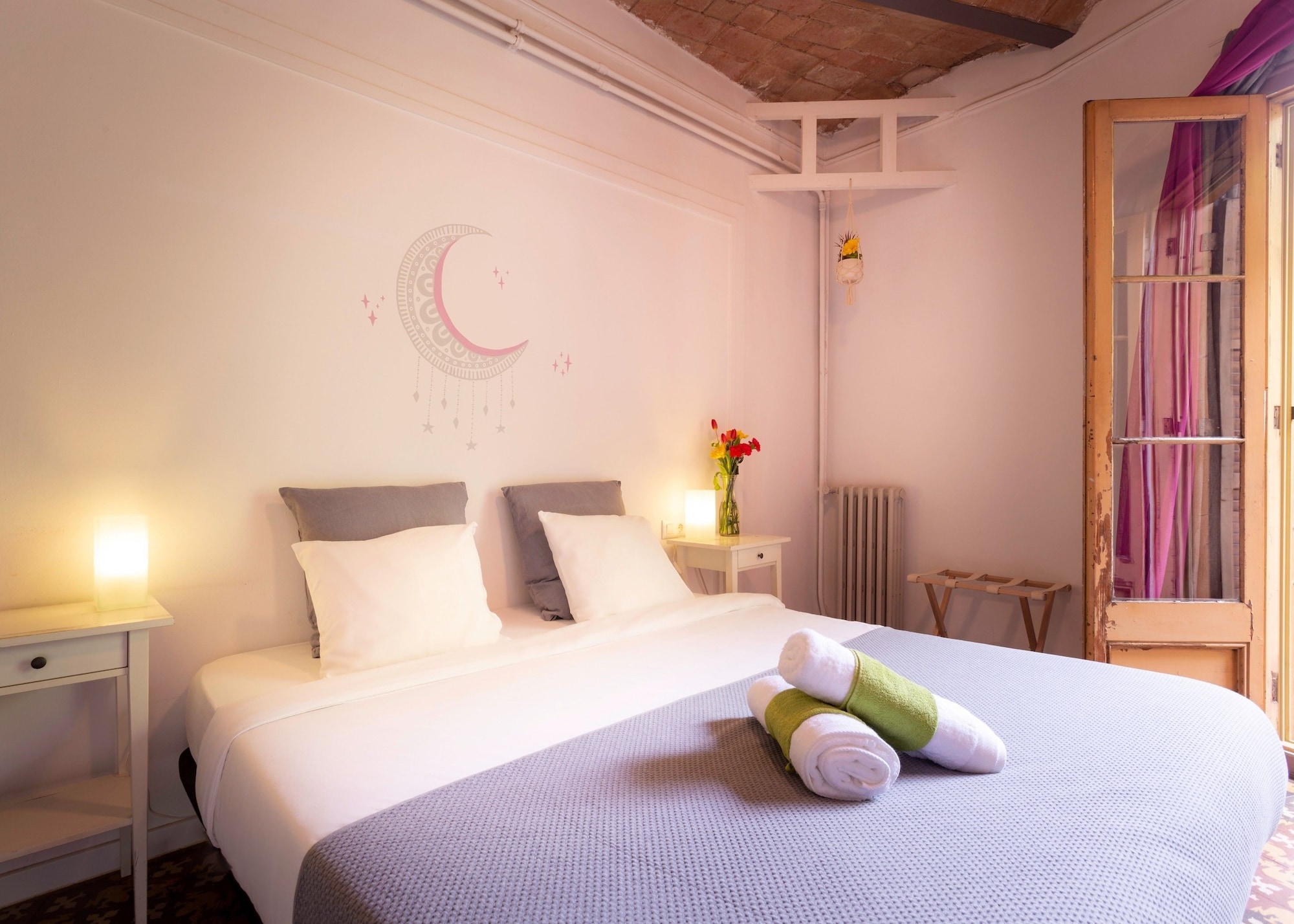 ROOM, DOUBLE BED, SHARED BATHROOM
