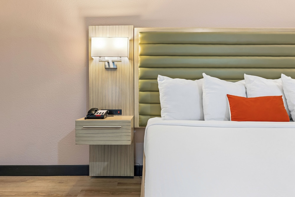 GreenTree Pasadena Inn 34/57
