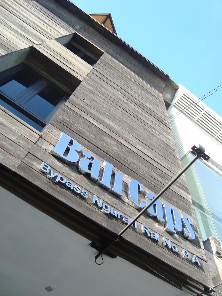 Bali Caps Hostel 2/26