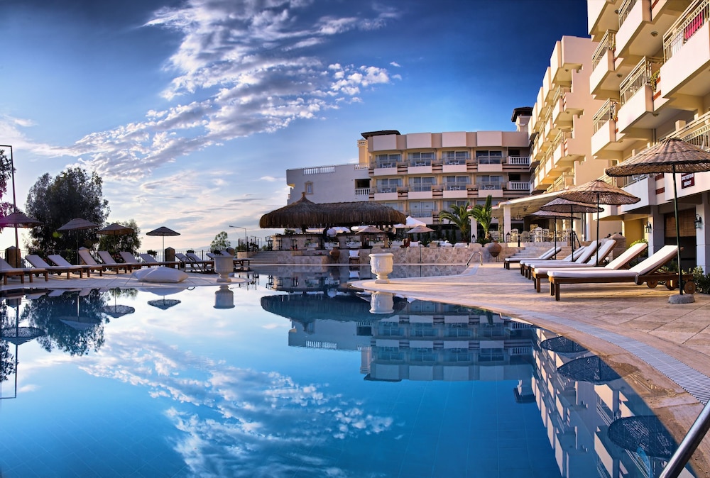 Carina Hotel 8/72