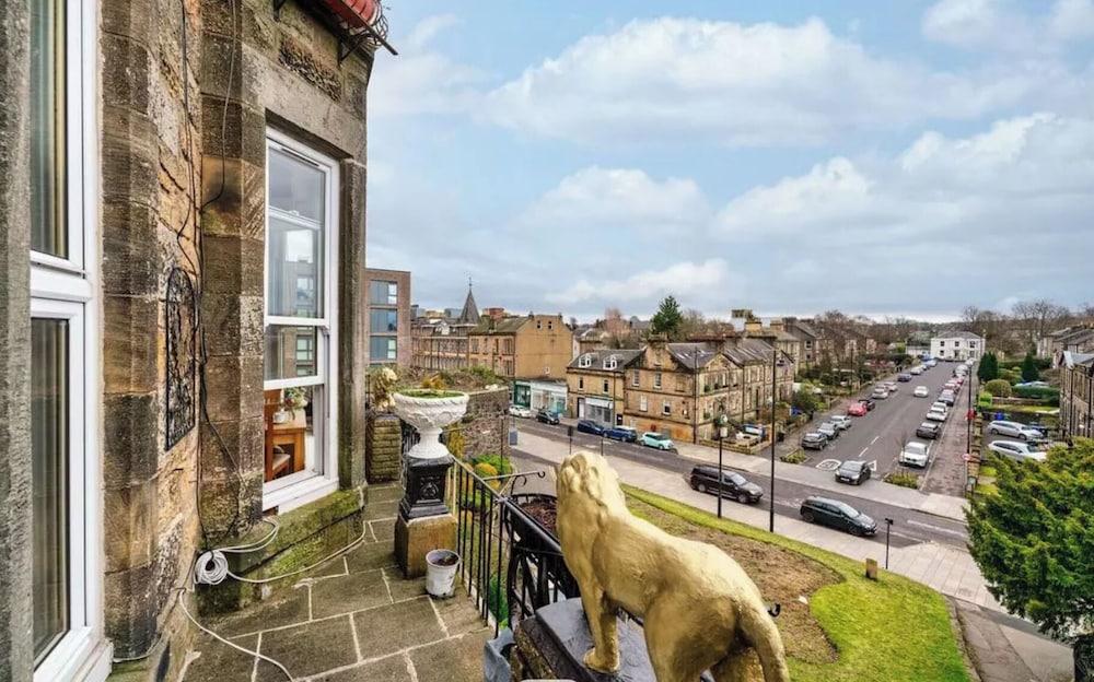 Castle Walk Bed & Breakfast 42/47