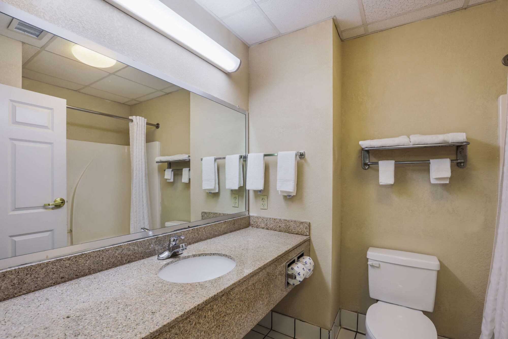 غرفة قياسية بسرير كينج، Econo Lodge Inn And Suites Marianna 3/3