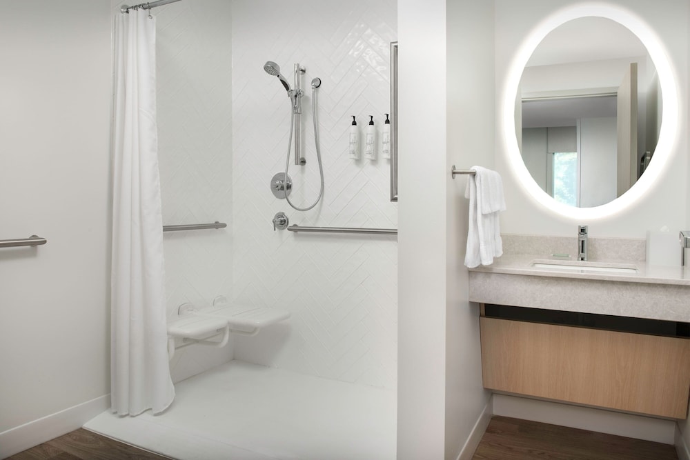 SpringHill Suites by Marriott Cincinnati Mason 36/37