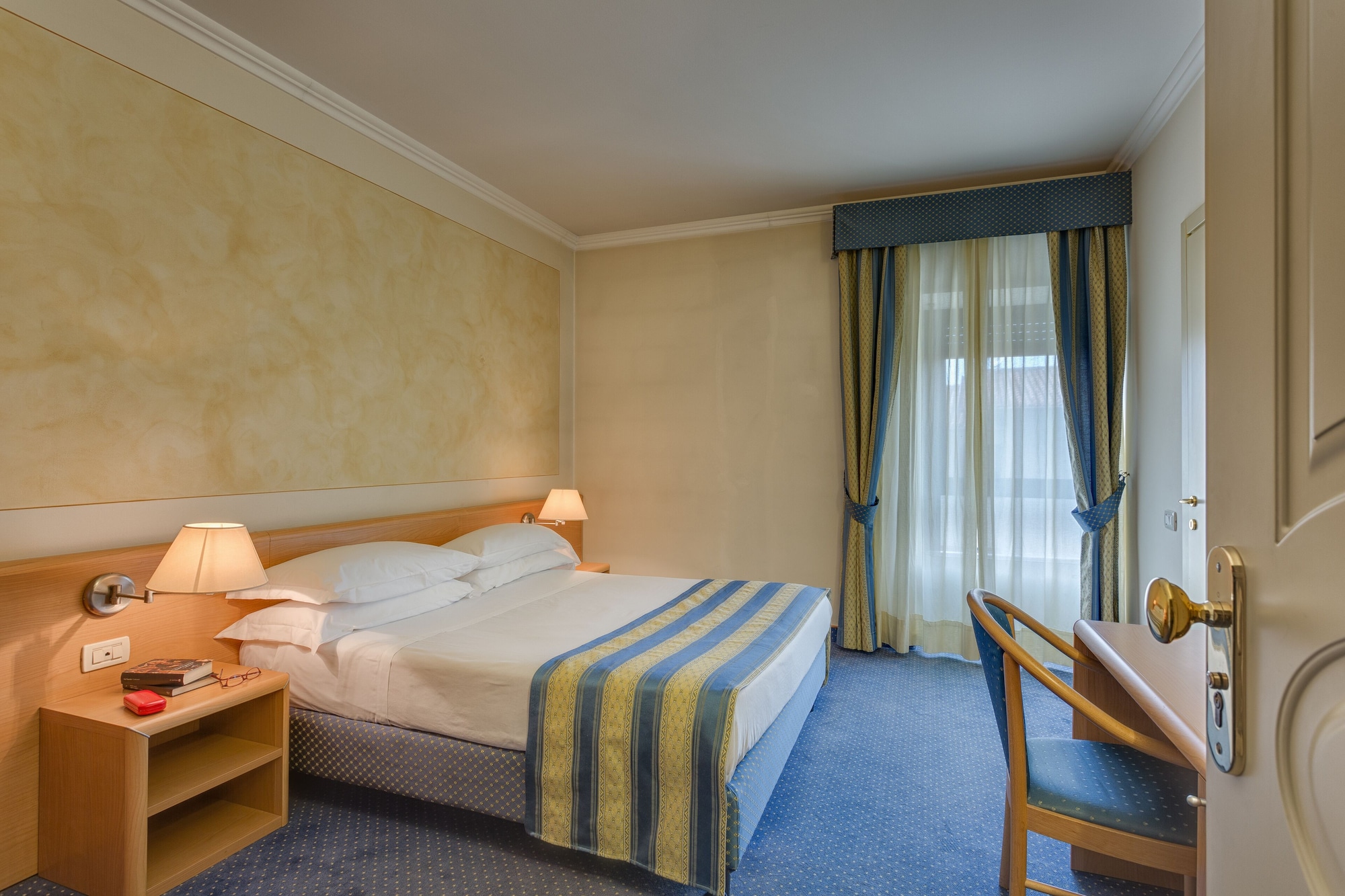 COMFORT, DOUBLE BED