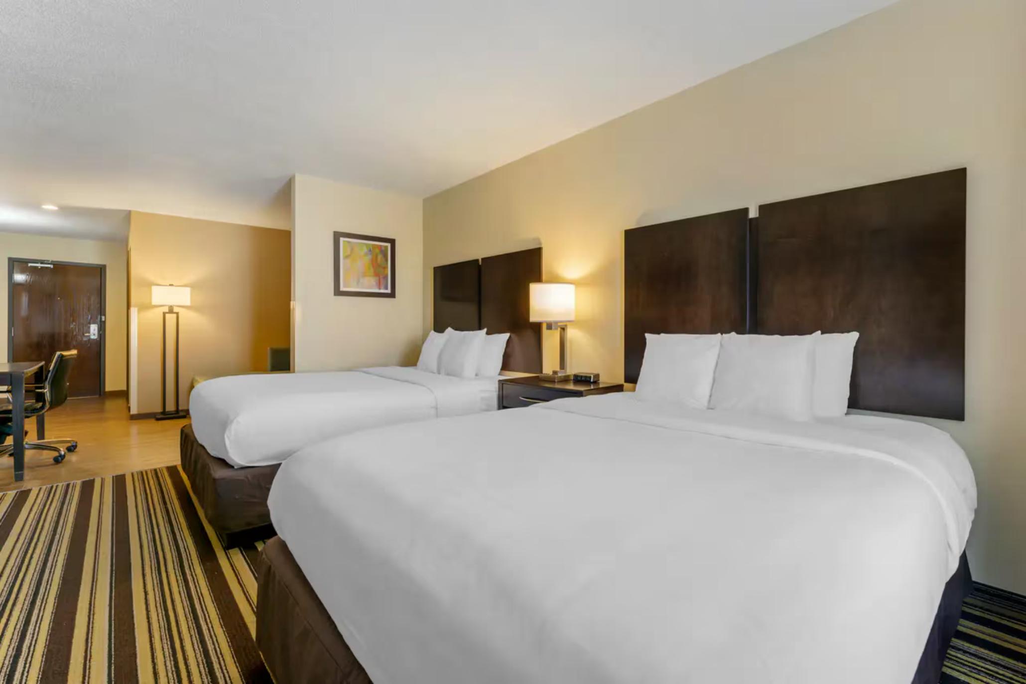 غرفة رباعية بسرير كوين لذوي الإعاقة، Comfort Inn & Suites Triadelphia - Wheeling 2/3