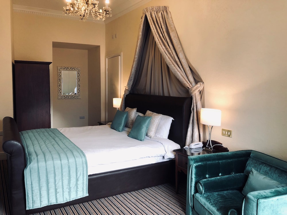 Royal Hotel Scarborough 20/74