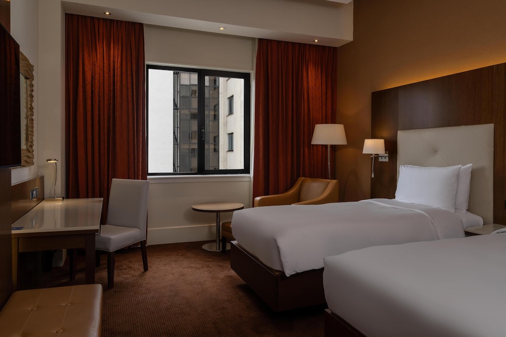 غرفة تنفيذية بسرير كوين مع دخول الصالة، Radisson Blu Hotel, Addis Ababa 7/10