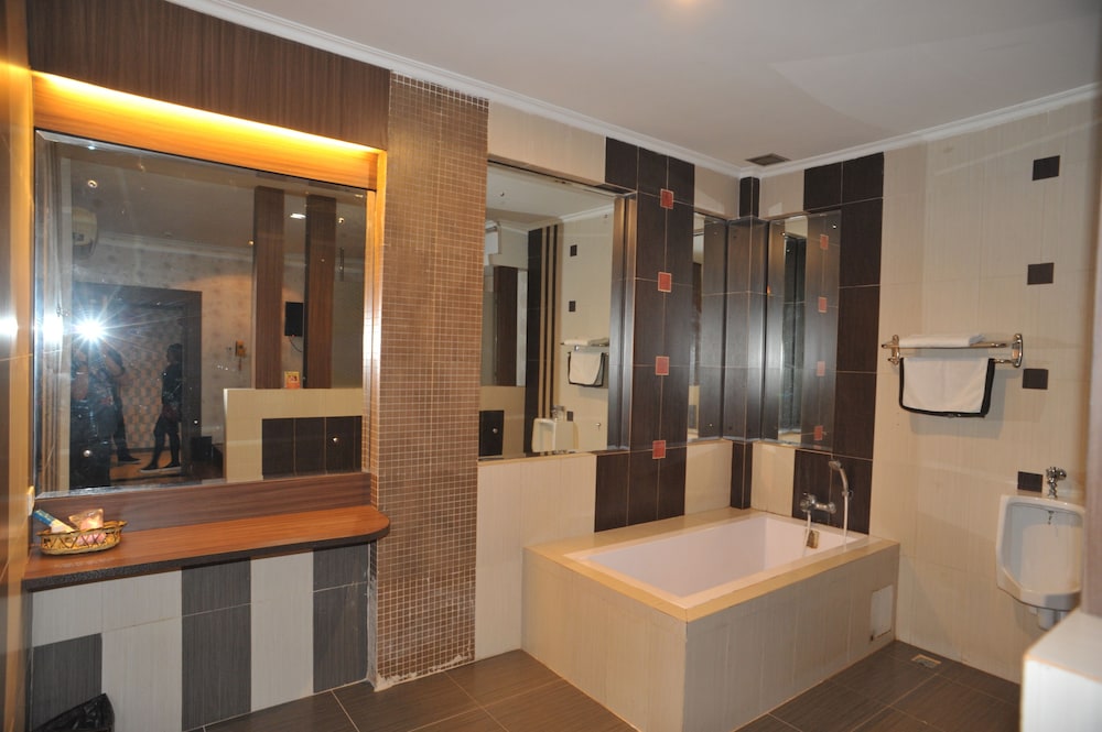 New Hollywood Pekanbaru 9/58
