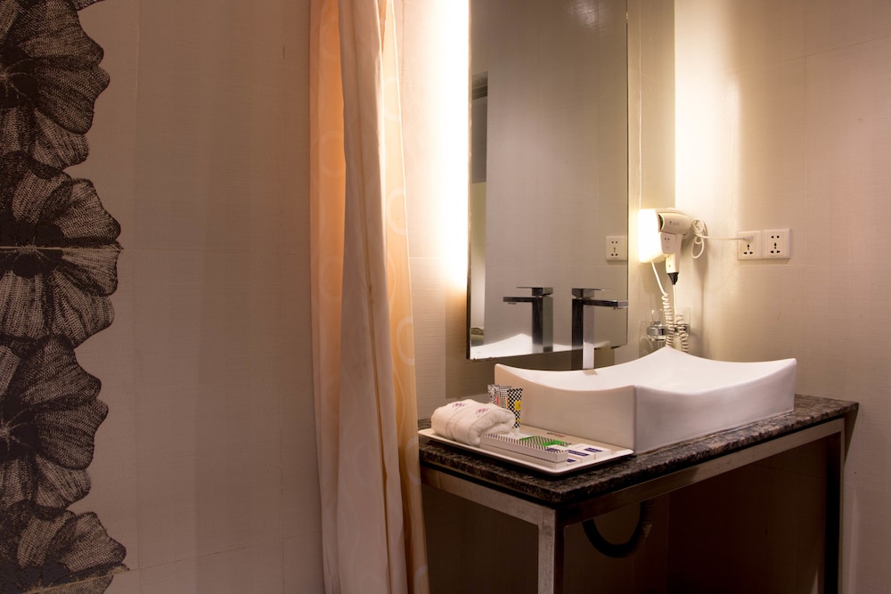 Galesia Hotel and Resort Ltd 47/48
