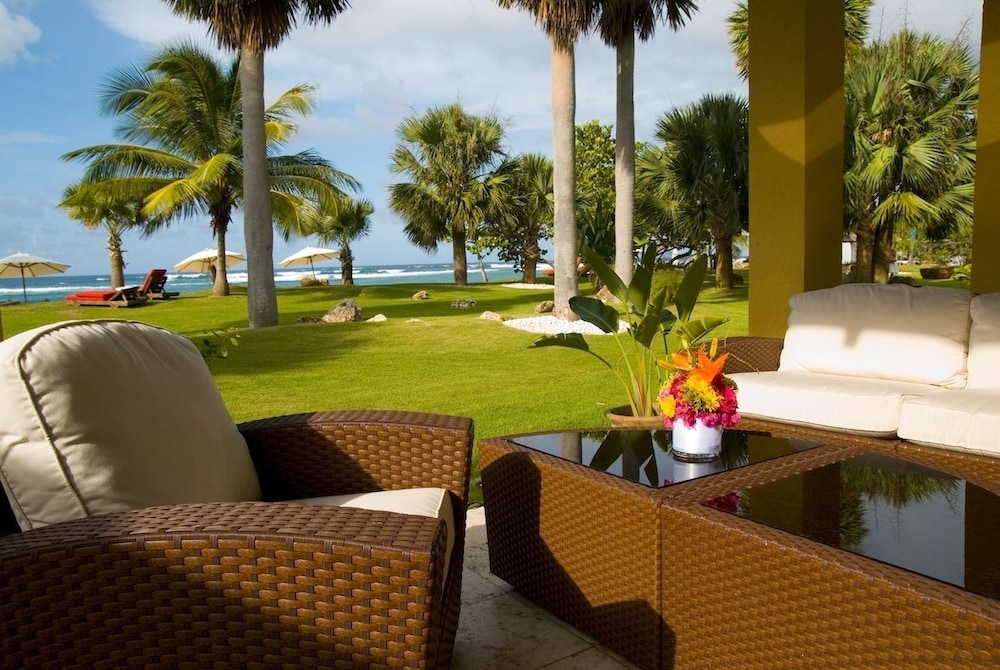Villa Montana Beach Resort 11/75