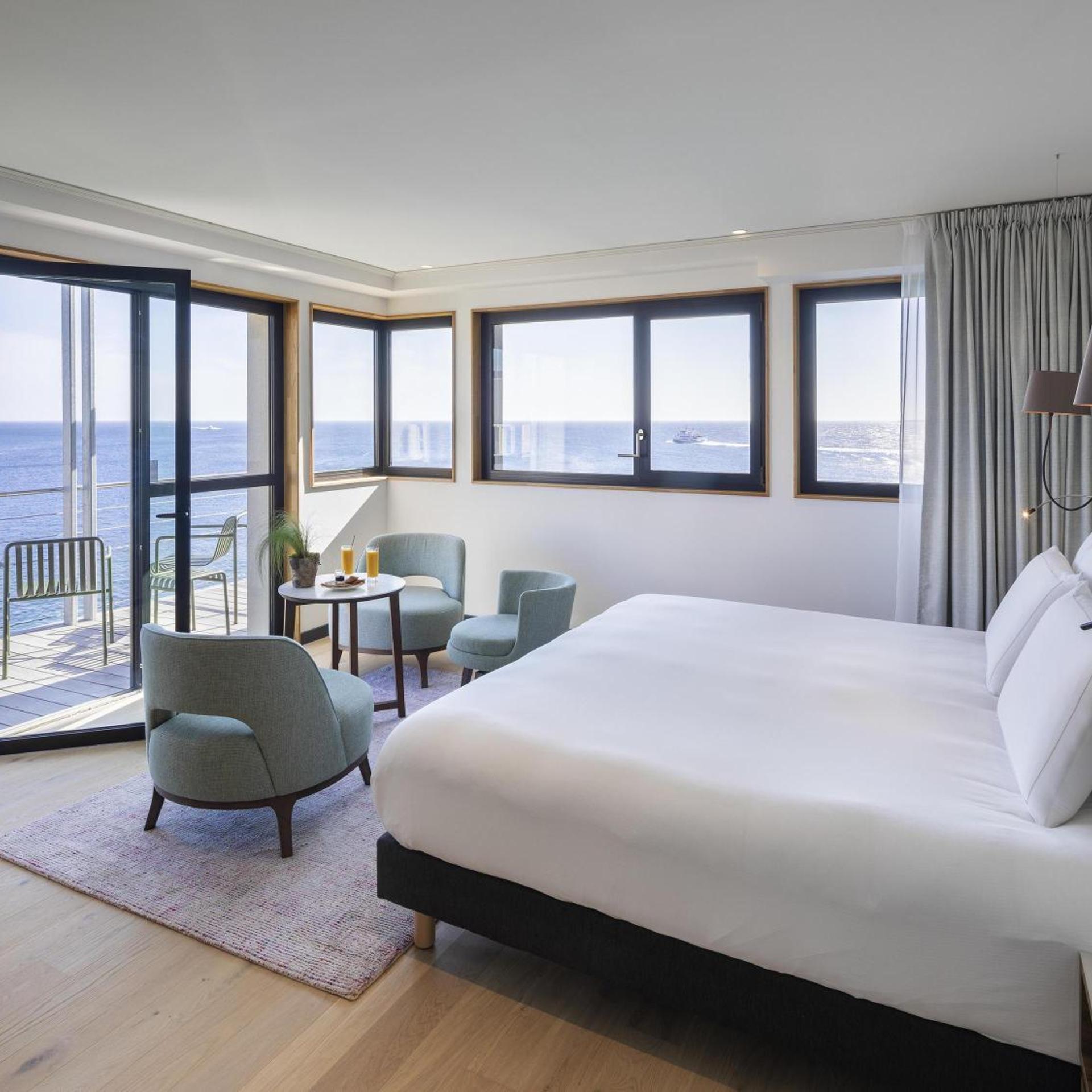 2 Bedrooms, Suite, Double or Twin Bed, Sea Front, Terrace