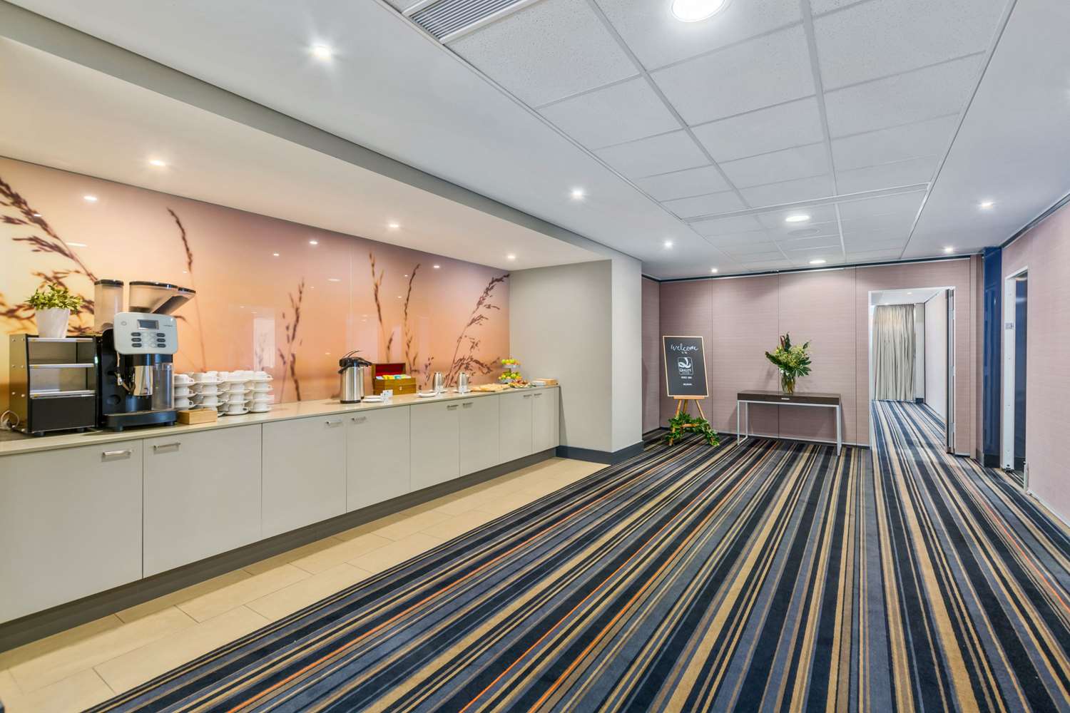Quality Suites Pioneer Sands 3/8